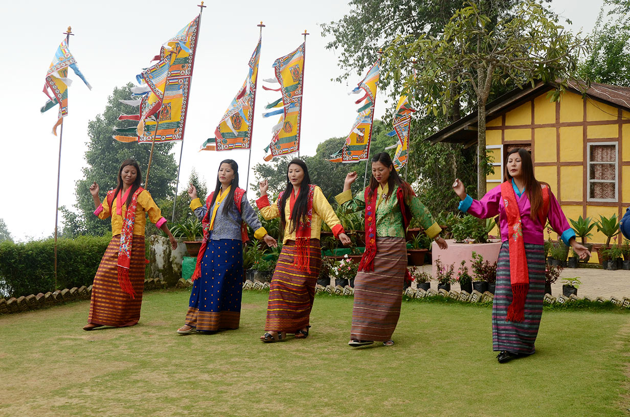 Dukpa-Bhutiya-Dance---Bhutiya-Community,-Dungra-Basti,-15-Miles,-Kalimpong