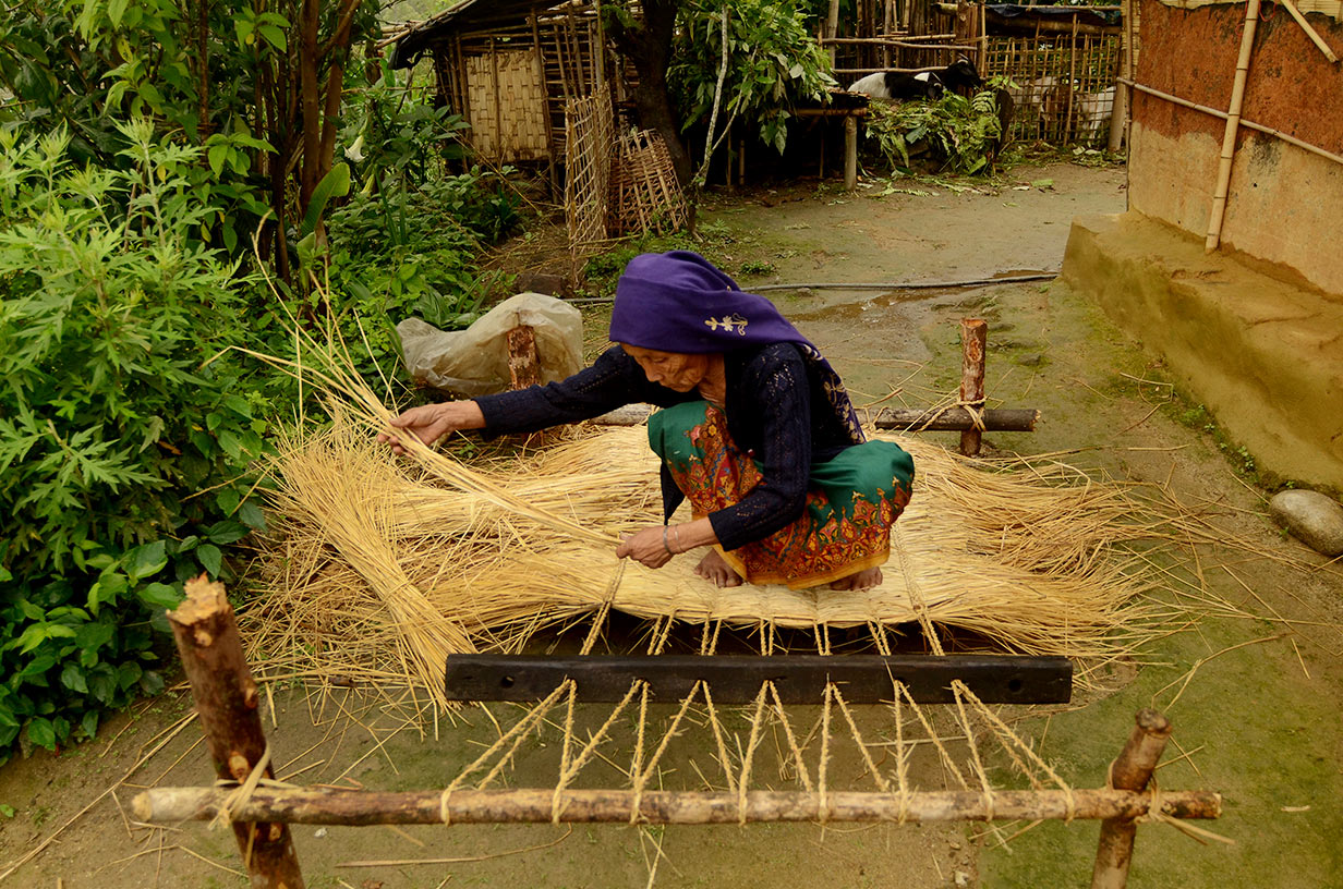 Mat-Weaving-using-Straw---Limbu-Community,-Rimbik