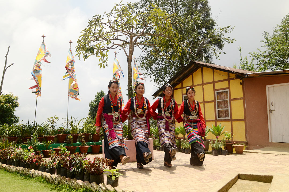 Shapro-Dance---Bhutiya-Community,-Dungra-Basti,-15-Miles,-Kalimpong