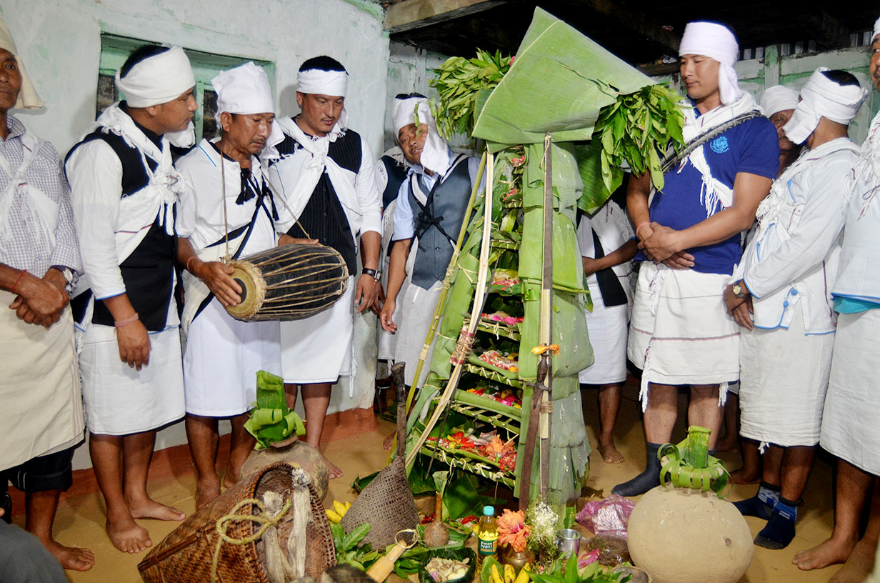 Traditional-Worshipping-Ritual---Mangar-Community,-Sinjee
