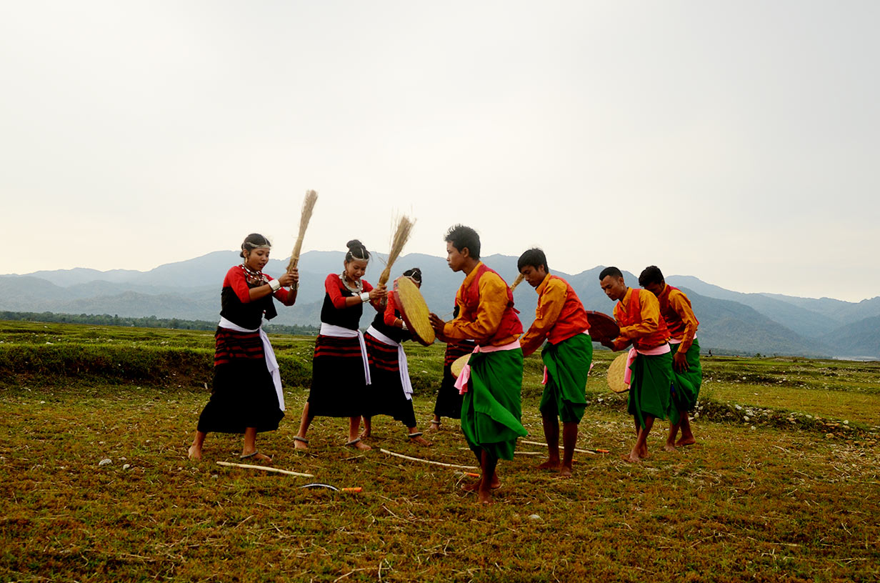 Um-cheka-le-(Harvest-Song),-Dhimal-Community,-Naxalbari